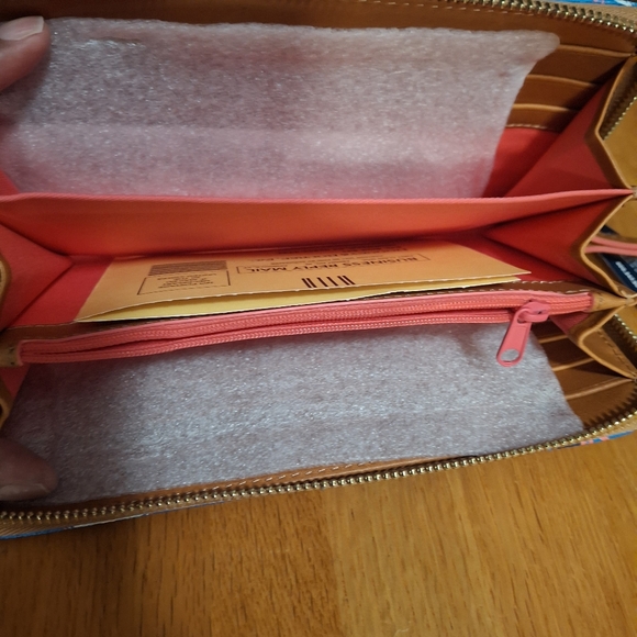 Dooney & Bourke X Disney Vacation Club 2022 Wallet / Wristlet - Picture 14 of 16